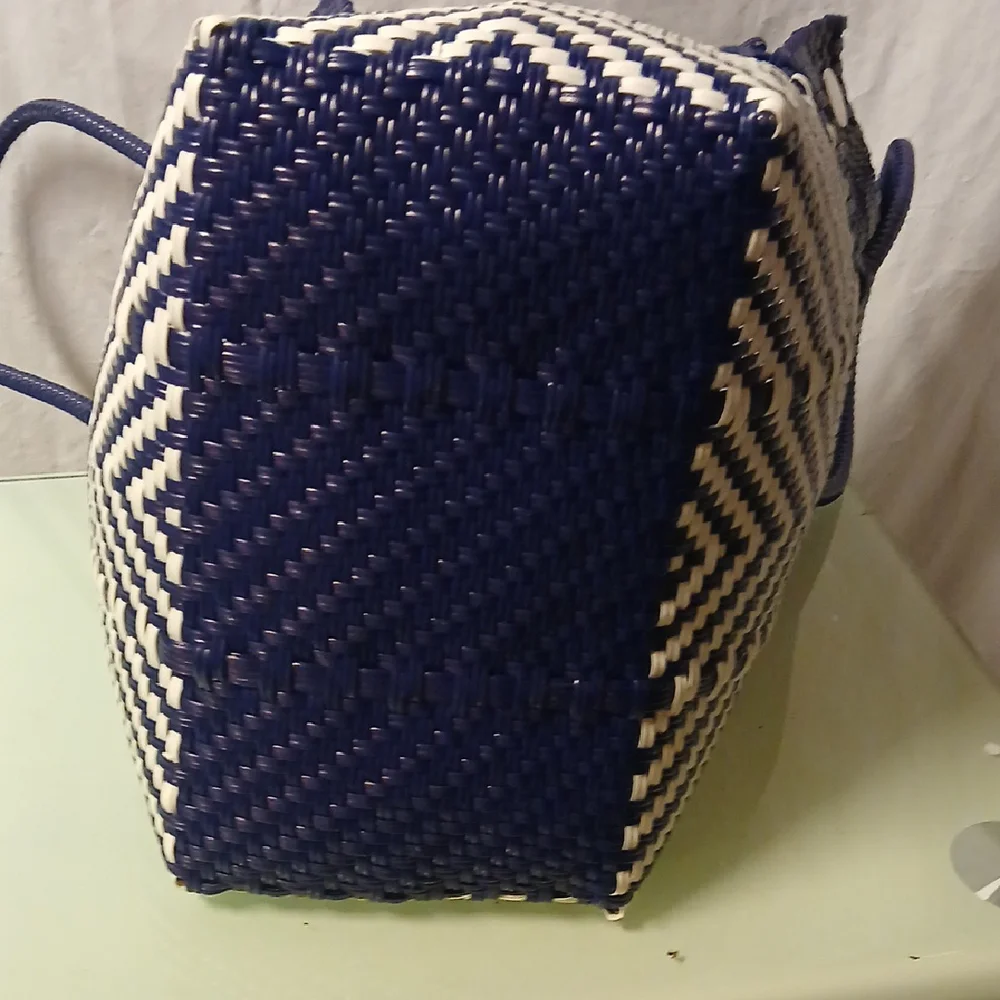 Elegant Navy and Cream Geometric Tote - Picture 6 of 10